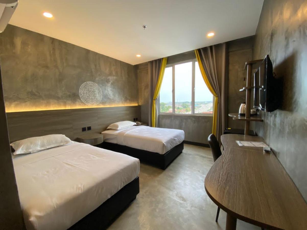 Sri Indar Hotel & Suites Парит-Бунтар Экстерьер фото