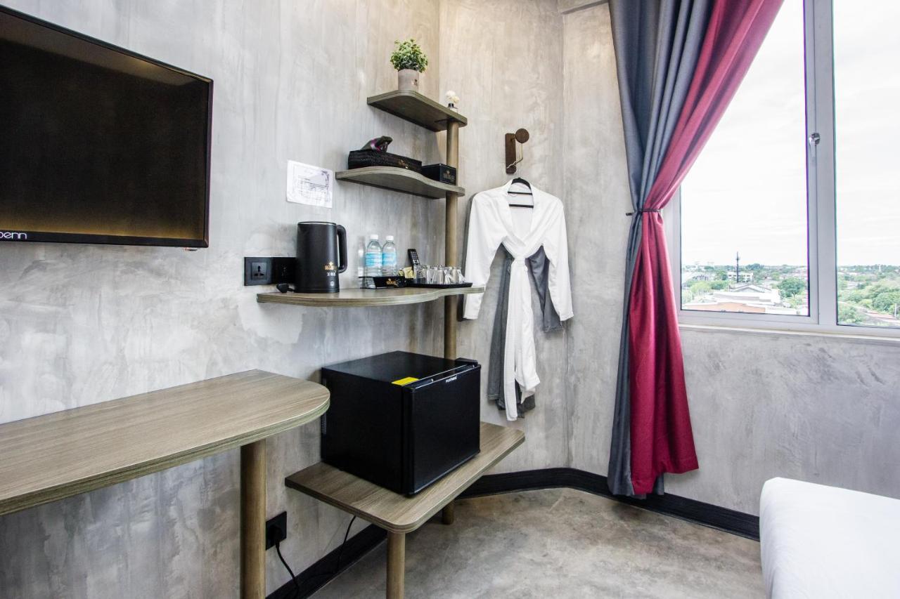 Sri Indar Hotel & Suites Парит-Бунтар Экстерьер фото