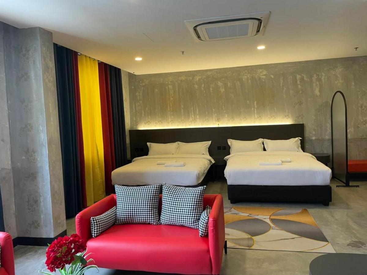 Sri Indar Hotel & Suites Парит-Бунтар Экстерьер фото