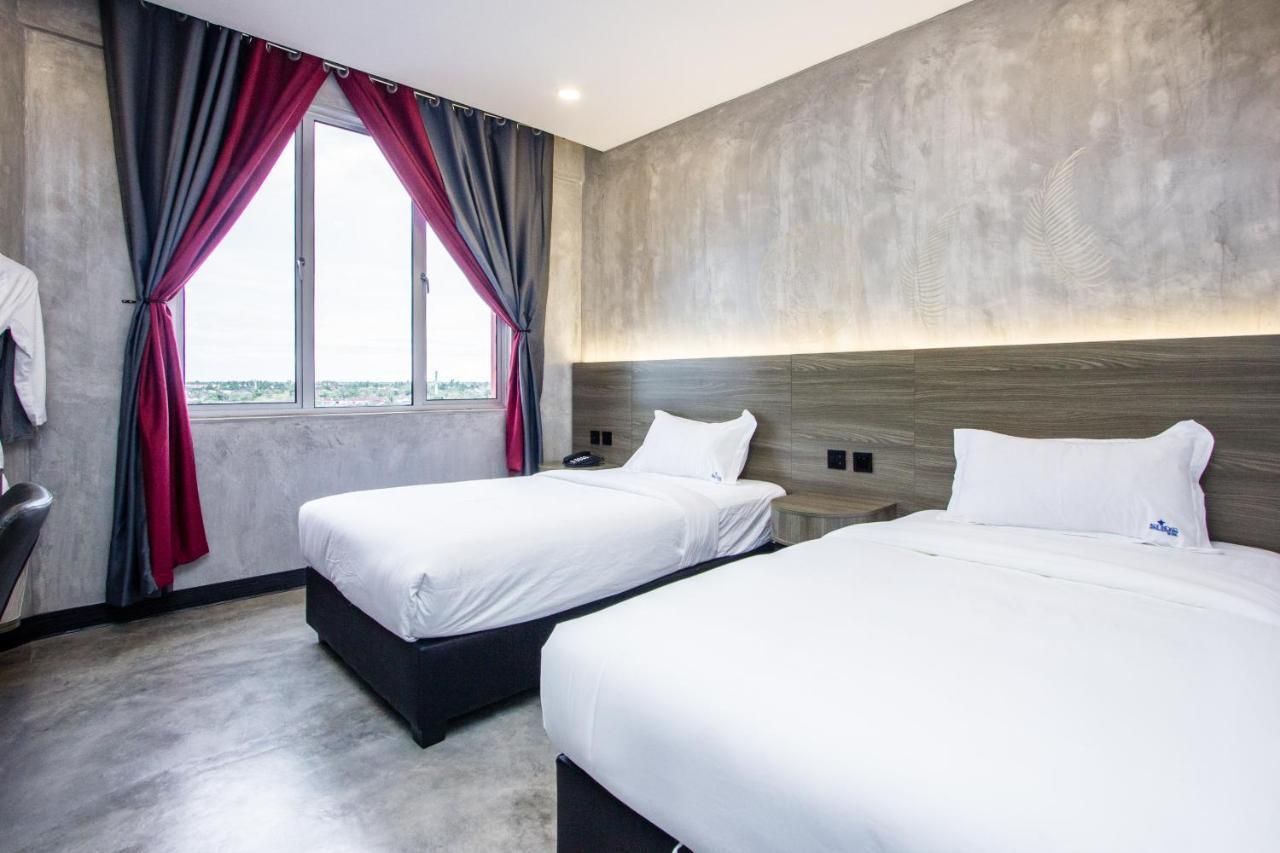 Sri Indar Hotel & Suites Парит-Бунтар Экстерьер фото